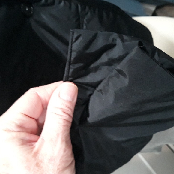 Talbots black nylon blend 3 button blazer. Size 6 - Picture 5 of 11